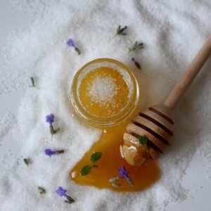 Honey and lavender scrub with dripper